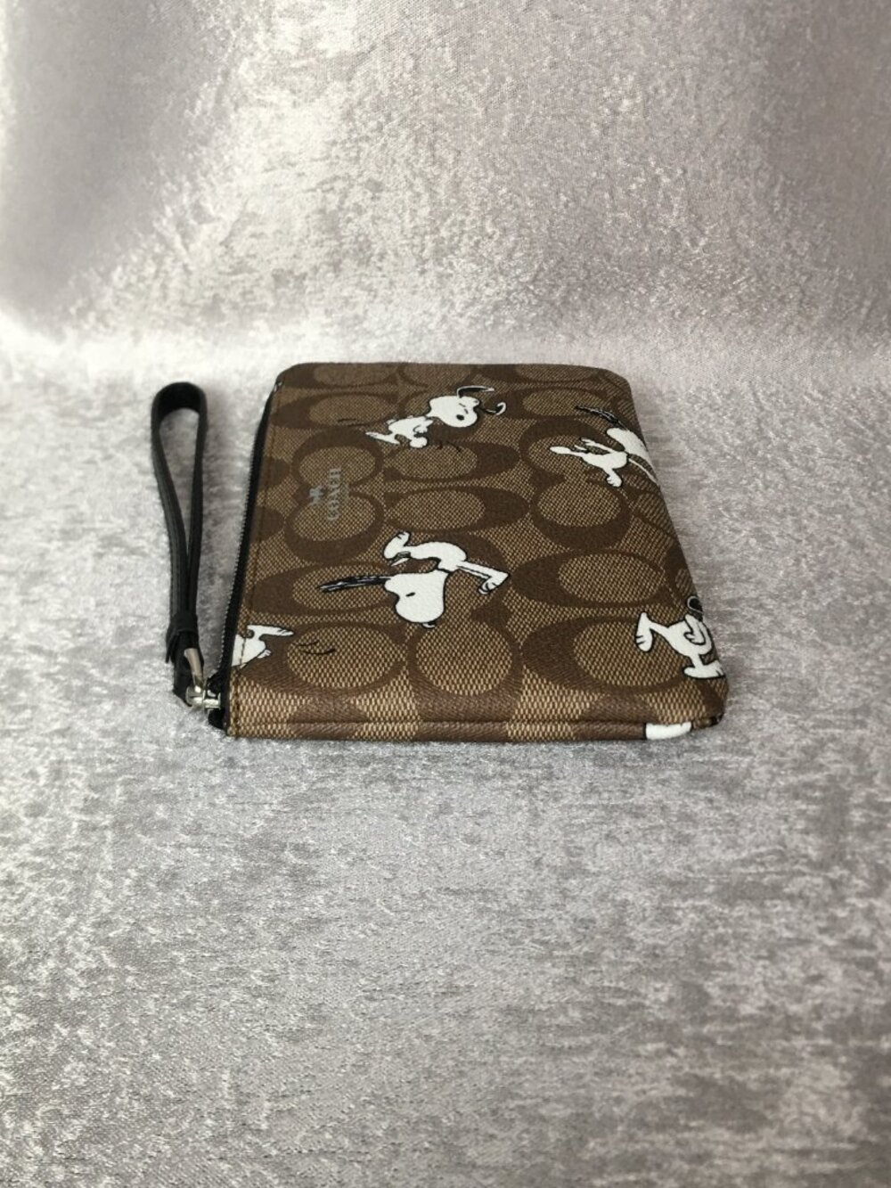 Coach X Peanuts Corner Zip Wristlet Wallet With Snoopy & Woodstock - Picture 4 of 9